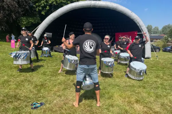 Swan Samba Drumming